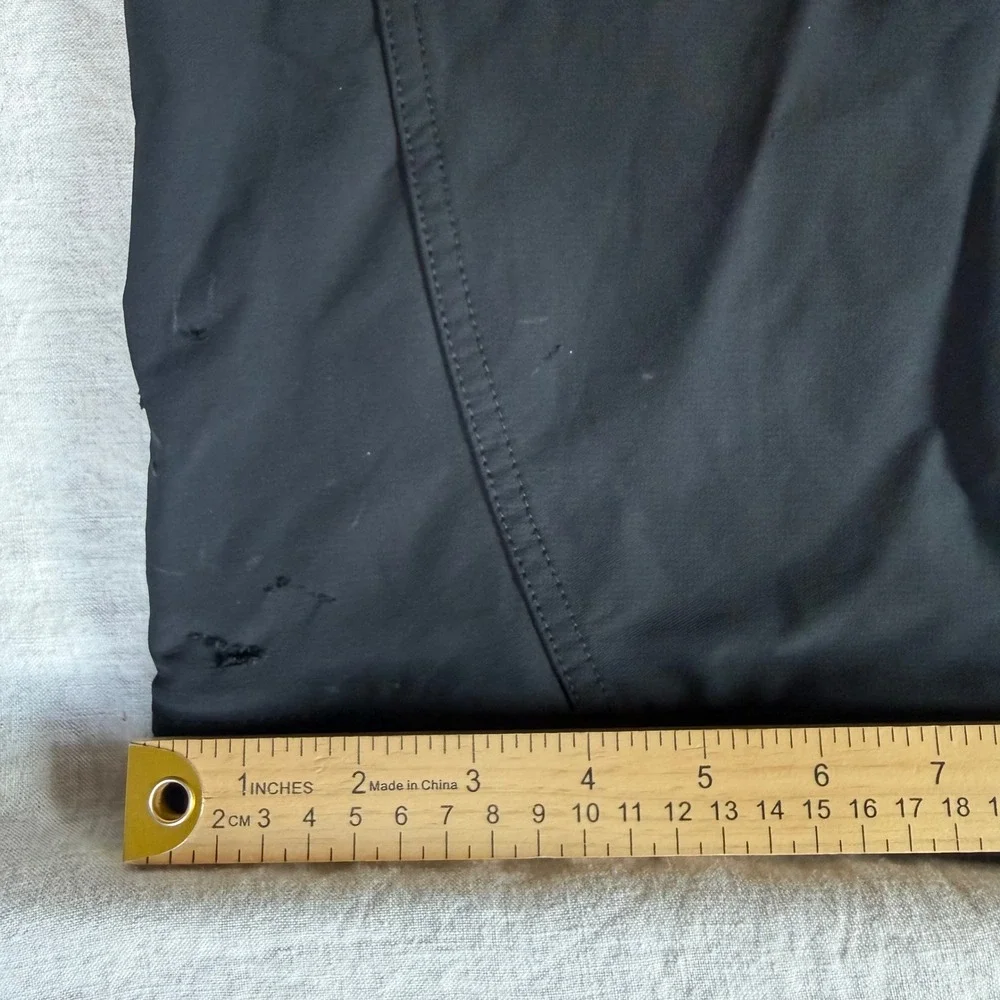 Mountain Hardwear Hiking Pants Mens M Short Black Good Softshell OM3508 Flaw